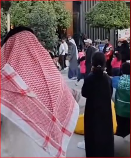 من واجهة روشن..الجمهور السعودي يترقب إعلان الدولة المستضيفة لـ «مونديال 2034»