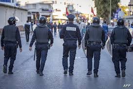 شرطة طنجة تقوم بضربة أمنية ناجحة وتوقيف 55 مهاجرًا غير نظامي شرطة طنجة تقوم بضربة أمنية ناجحة وتوقيف 55 مهاجرًا غير نظامي