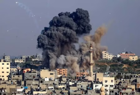 استشهاد أربعة فلسطينيين في إطلاق نار وقصف إسرائيلي بالضفة الغربية وقطاع غزة