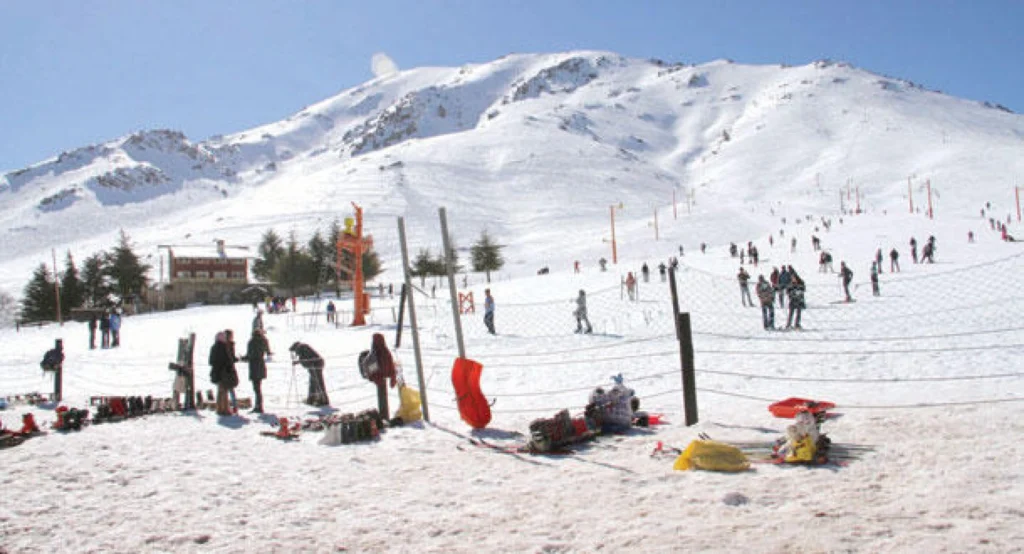 محطة أوكايمدن تعود إلى الحياة مع بداية التساقط الثلجي