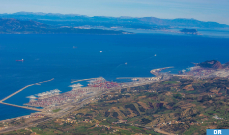 طنجة المتوسط تتجاوز 10 ملايين حاوية في 2024