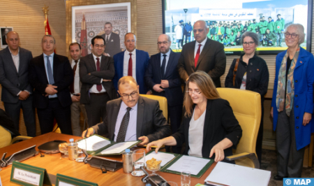 توقيع اتفاقية منحة لتوسعة معهد تربية المواشي ببلوطة