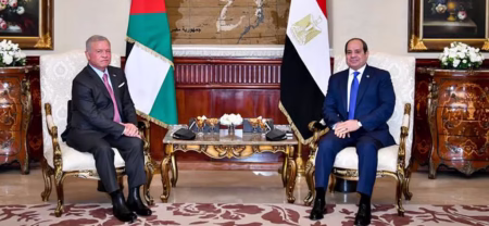 السيسي وملك الأردن يُؤكدان على إعمار غزة دون تهجير سكانها