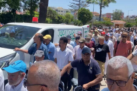 المحمدية تودّع أسطورة الكرة المغربية أحمد فرس في جنازة مهيبة المحمدية تودّع أسطورة الكرة المغربية أحمد فرس في جنازة مهيبة