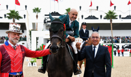 الفارس السعودي رمزي الدهامي يفوز بجائزة "المسيرة الخضراء" ضمن الدوري الملكي المغربي للقفز على الحواجز بتطوان