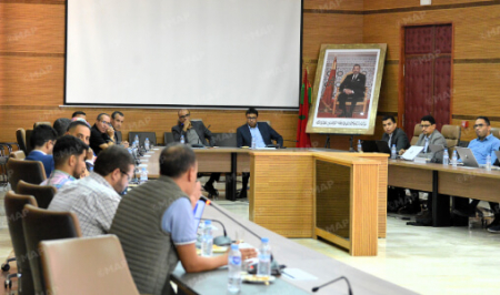 مجلس جهة كلميم وادنون يقيّم تقدم مشاريع التأهيل الحضري في أقاليم الجهة مجلس جهة كلميم وادنون يقيّم تقدم مشاريع التأهيل الحضري في أقاليم الجهة