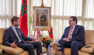 المغرب وبريطانيا تبحثان تعزيز التعاون في مجال النقل الجوي