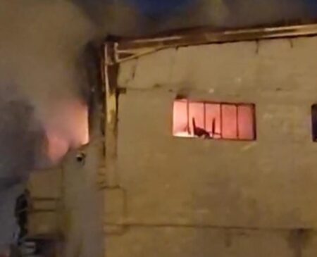 حريق مهول يلتهم معمل النسيج بمنطقة المجد بطنجة حريق مهول يلتهم معمل النسيج بمنطقة المجد بطنجة