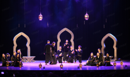 عرض “الحراز” يعيد إحياء التراث المسرحي المغربي على خشبة مسرح محمد الخامس عرض “الحراز” يعيد إحياء التراث المسرحي المغربي على خشبة مسرح محمد الخامس