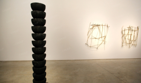 معرض “البذور السوداء” للفنان المغربي مبارك بوحشيشي في رواق سلمى فرياني بتونس معرض "البذور السوداء" للفنان المغربي مبارك بوحشيشي في رواق سلمى فرياني بتونس