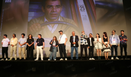 الفيلم المغربي “شذرات” يلامس جراح الذاكرة في المهرجان الوطني للفيلم بطنجة الفيلم المغربي "شذرات" يلامس جراح الذاكرة في المهرجان الوطني للفيلم بطنجة