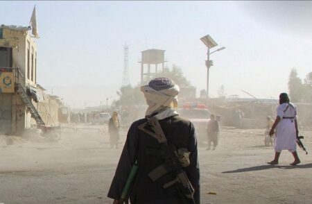 اشتباكات دامية على الحدود الباكستانية الأفغانية تسفر عن مقتل خمسة جنود و25 مسلحًا اشتباكات دامية على الحدود الباكستانية الأفغانية تسفر عن مقتل خمسة جنود و25 مسلحًا