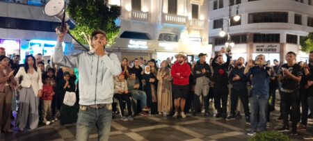 وقفة احتجاجية لجيل زد بسور المعكازين بطنجة وقفة احتجاجية لجيل زد بسور المعكازين بطنجة