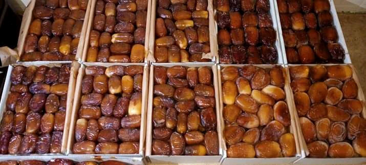 سوق التمور بأرفود.. حركية تجارية تعكس موسمًا وفيرًا وجودة عالية سوق التمور بأرفود.. حركية تجارية تعكس موسمًا وفيرًا وجودة عالية