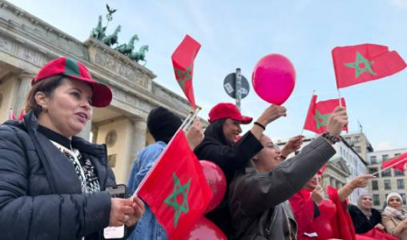 جالية مغربية ببرلين تحتفل بالانتصار الدبلوماسي للمغرب بعد اعتماد القرار 2797 جالية مغربية ببرلين تحتفل بالانتصار الدبلوماسي للمغرب بعد اعتماد القرار 2797