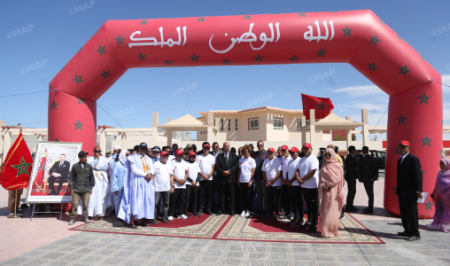 إعطاء انطلاقة المرحلة ما قبل الأخيرة من سباق التناوب الرمزي للمسيرة الخضراء بالكركرات إعطاء انطلاقة المرحلة ما قبل الأخيرة من سباق التناوب الرمزي للمسيرة الخضراء بالكركرات