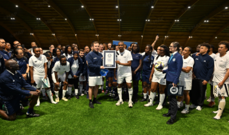 الفيفا يحطم الرقم القياسي العالمي لموسوعة غينيس بمباراة استعراضية متعددة الجنسيات الفيفا يحطم الرقم القياسي العالمي لموسوعة غينيس بمباراة استعراضية متعددة الجنسيات