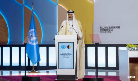 أمير قطر يشيد بدور المغرب في قيادة مفاوضات إعلان الدوحة للتنمية الاجتماعية أمير قطر يشيد بدور المغرب في قيادة مفاوضات إعلان الدوحة للتنمية الاجتماعية