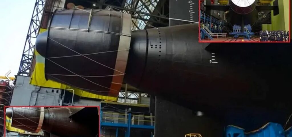 روسيا تكشف عن أحدث غواصتها النووية وسط استعراض للقوة البحرية