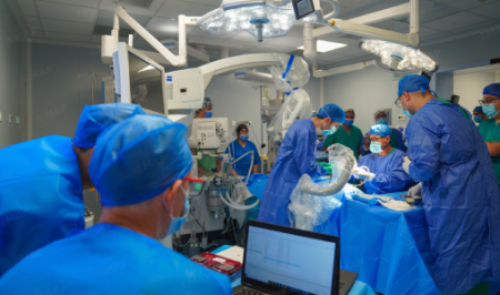 المغرب يحقق سبقاً طبياً بإجراء أولى عمليات زراعة القوقعة بمساعدة الروبوت في إفريقيا