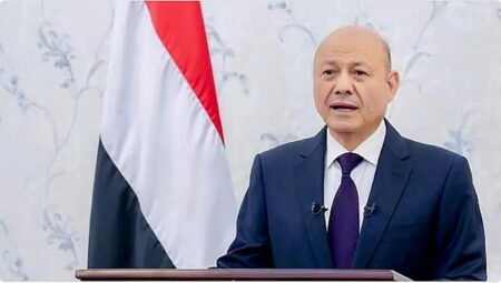 العليمي.. الدعوة لمغادرة القوات الإماراتية لا تمس العلاقات وتحذير من تحركات خارج إطار الدولة