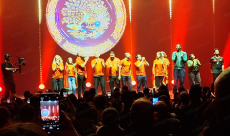 الضحك المغربي يتألق في "الأولمبيا" بباريس ضمن مهرجان كوميديا بلانكا