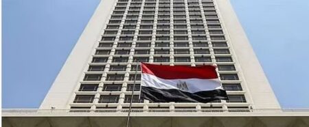 مصر تتابع احتجاز بحارة في إيران