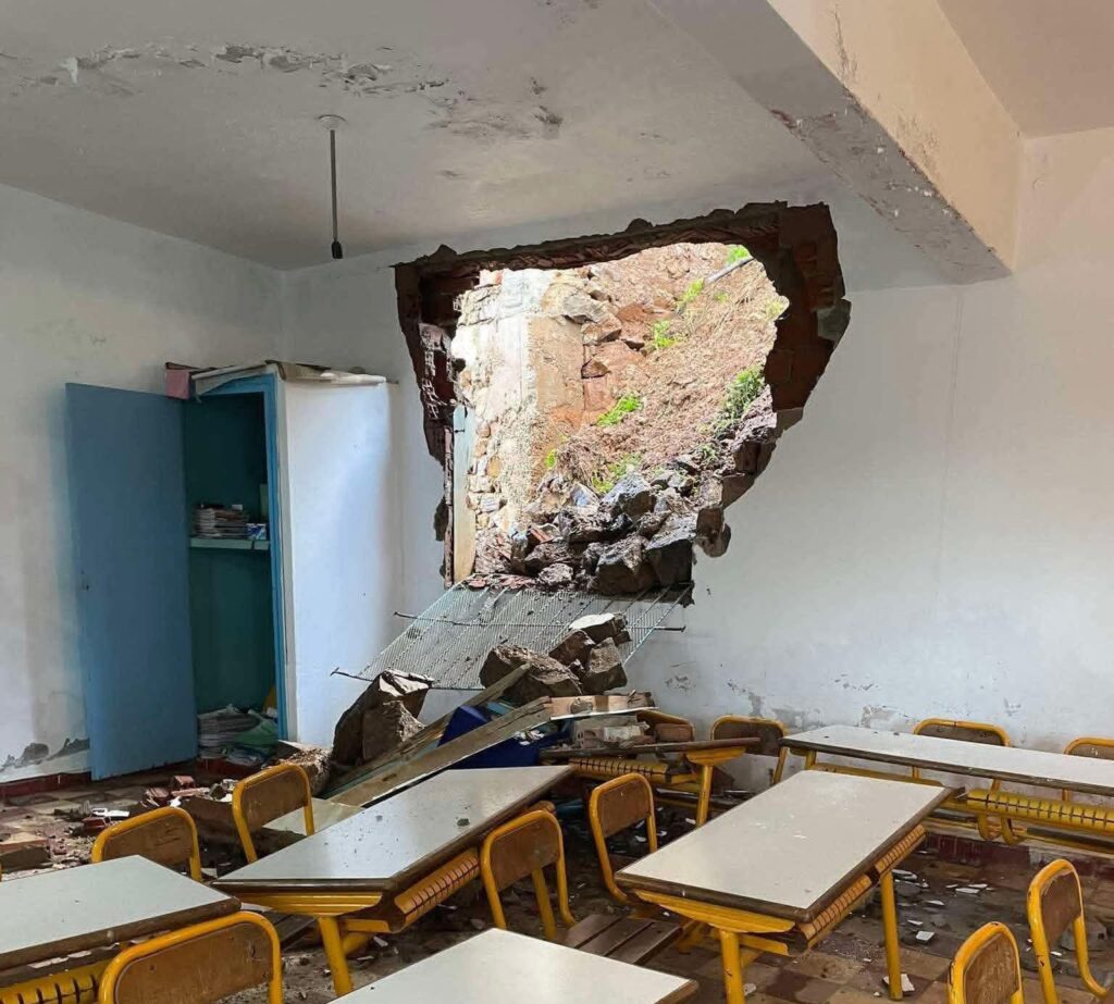 انهيار جزئي بحائط قسم دراسي في جماعة بني رزين