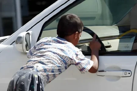 تسول القاصرين..جرح اجتماعي مفتوح بطنجة