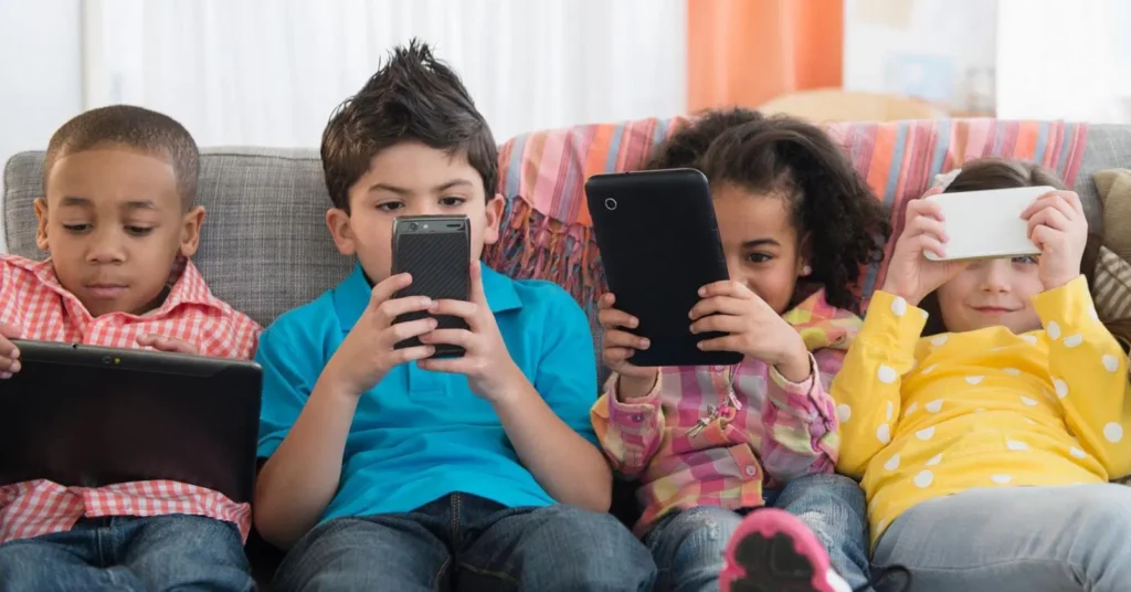 مطالبة بتقنين ولوج الأطفال لمنصات التواصل