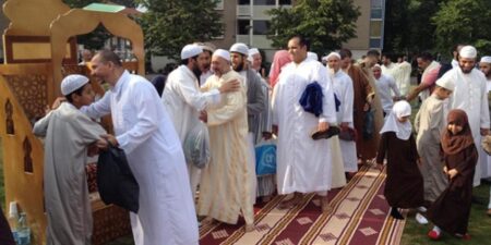 المغاربة يحتفلون بعيد الفطر في أجواء روحانية وفرح جماعي