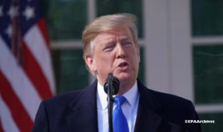 ترامب يلوح بالسيطرة على مضيق هرمز