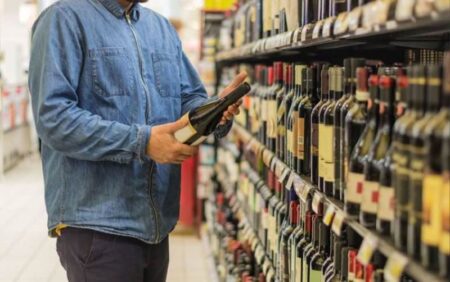 جدل متصاعد بطنجة حول انتشار محلات بيع الخمور جدل متصاعد بطنجة حول انتشار محلات بيع الخمور