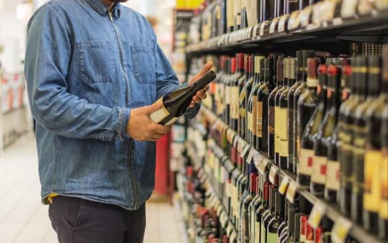 جدل متصاعد بطنجة حول انتشار محلات بيع الخمور جدل متصاعد بطنجة حول انتشار محلات بيع الخمور