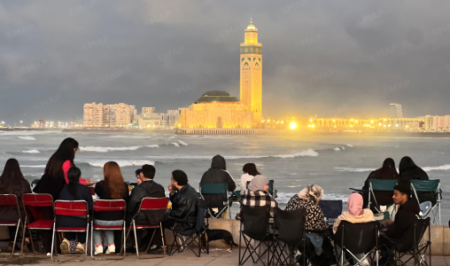 الإفطار على الشاطئ.. عادة رمضانية تنعش أجواء البيضاء