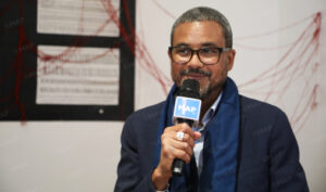 هوية مزدوجة تُغني الإبداع