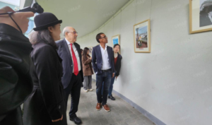 مغربي يعبر طريق الحرير بدراجته