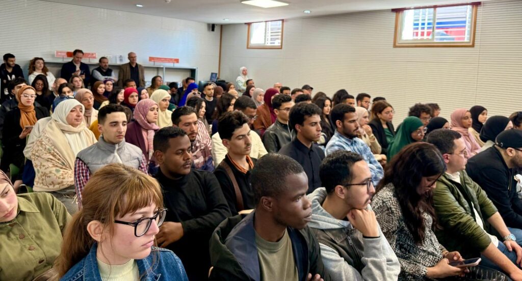 الكاتب محمد الفتوح يقدّم «ديوان الأهالي» في لقاء ثقافي بتطوان