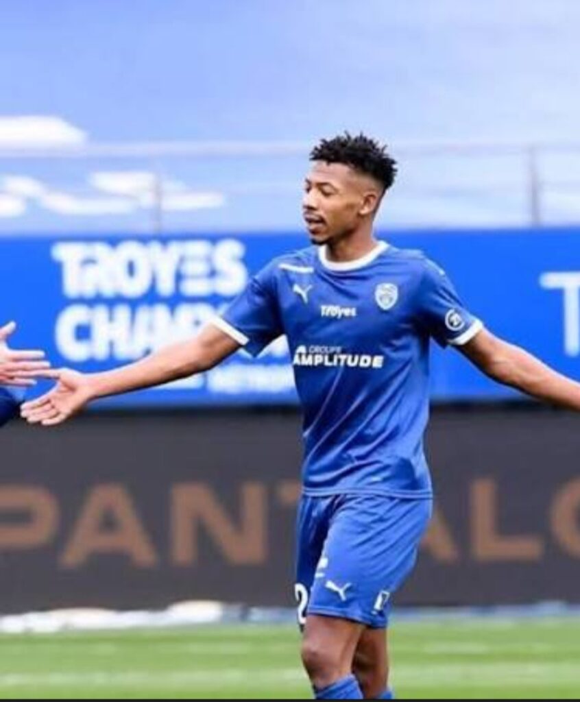 بنطيب يقود طروا نحو الليغ1