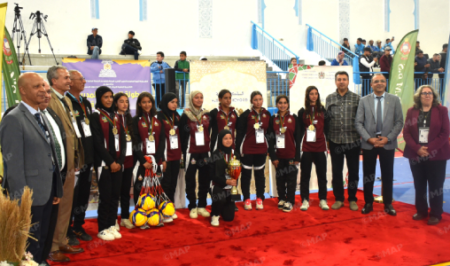 تتويج أبطال الطائرة المدرسية بالمضيق