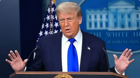 ترامب.. نراقب تحركات إيران في مضيق هرمز