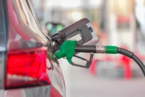 دعوة لاعتماد العمل عن بُعد لتخفيف كلفة الوقود