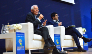 بوريل يدعو الشباب لتعلم البرمجة