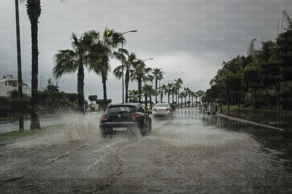 تقلبات جوية وزخات رعدية بعدة مناطق بالمغرب تقلبات جوية وزخات رعدية بعدة مناطق بالمغرب