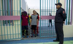 نقل السجناء للمستشفيات يرهق السجون