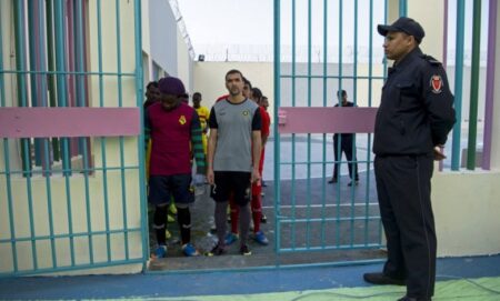 نقل السجناء للمستشفيات يرهق السجون