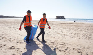 حملة لتنظيف شاطئ كاسامار بطرفاية
