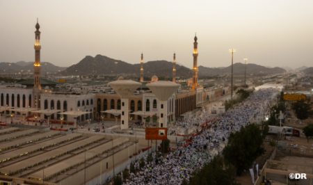 الحجاج ينفرون من عرفات إلى مزدلفة
