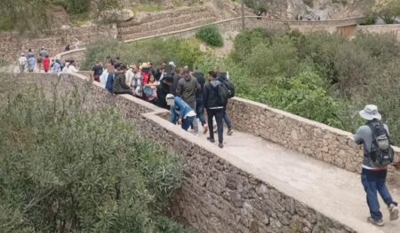 أقشور بين سحر الطبيعة وضغط الإقبال