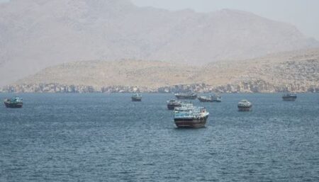 الصين تدعم إبقاء مضيق هرمز مفتوحًا